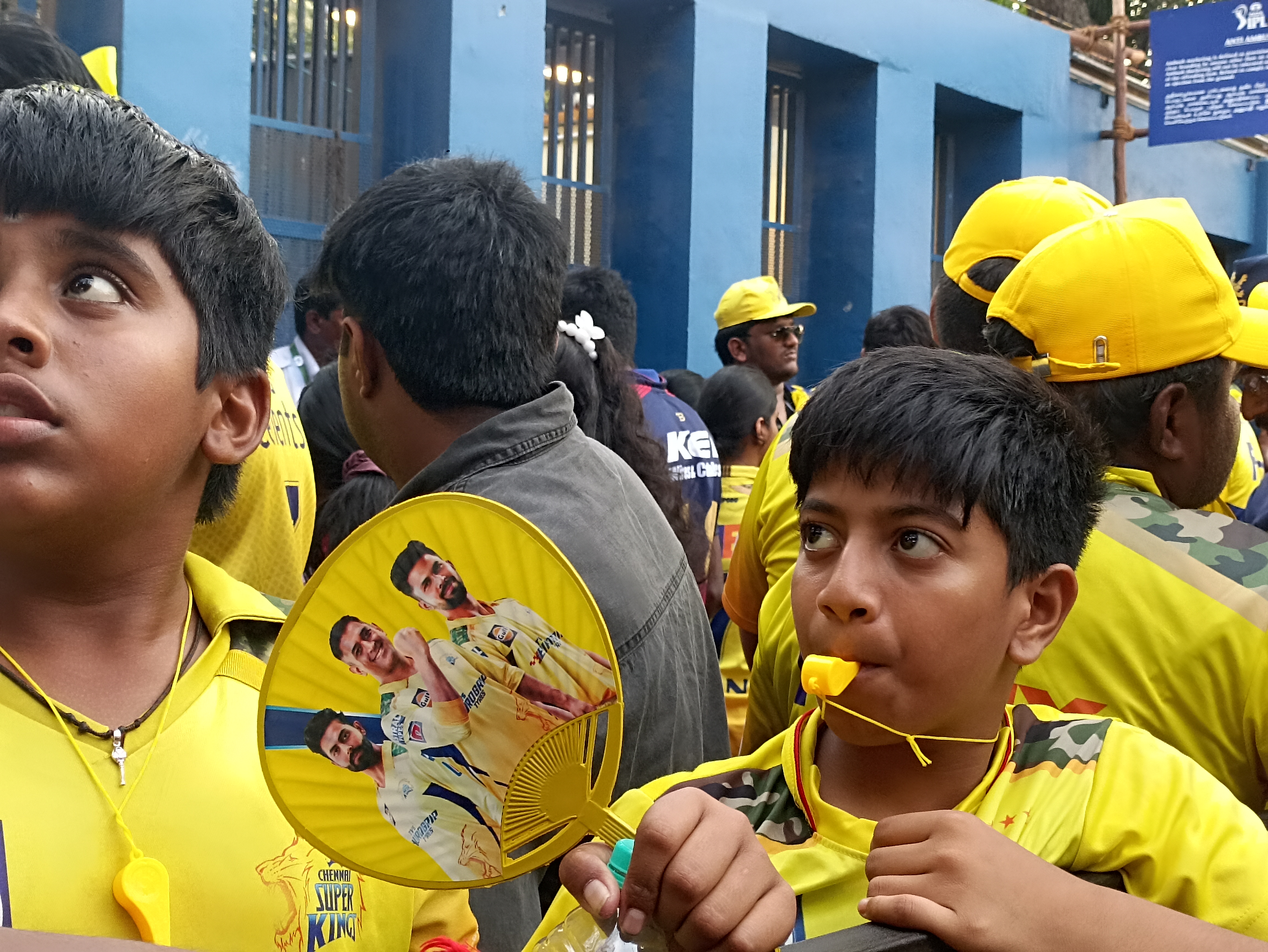 சென்னை அணி ரசிகர்கள்