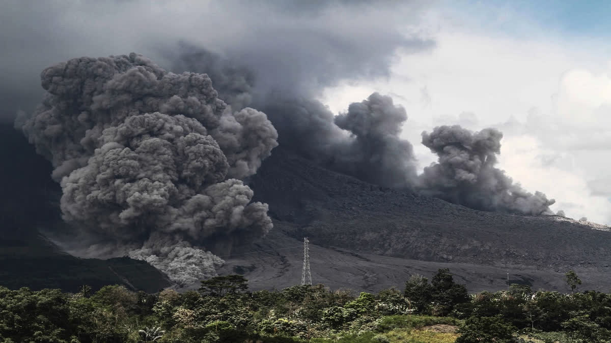 Indonesia Volcano Erupts, Sends Ash Cloud 3.5 km Into The Sky