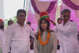 Akhilesh Yadav daughter Aditi campaigns for mother in mainpuri