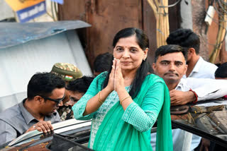 Delhi Chief Minister Arvind Kejriwal's wife, Sunita Kejriwal, has appealed to the public to vote against "dictatorship" and save democracy. She called her husband a "lion" and urged voters to understand the value of their vote. Despite Kejriwal's jail sentence, she continues to lead the AAP's poll campaign and hold roadshows and will campaign for AAP candidates in South Delhi, New Delhi, Gujarat, Haryana, and Punjab.