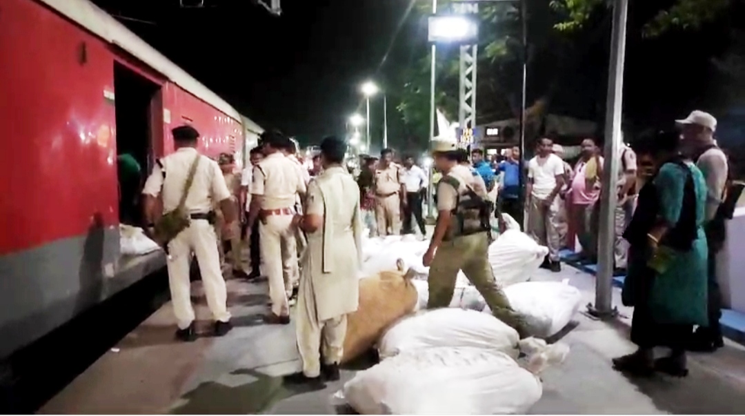 police-seized-huge-no-of-burmese-supari-in Lumding Railway Station