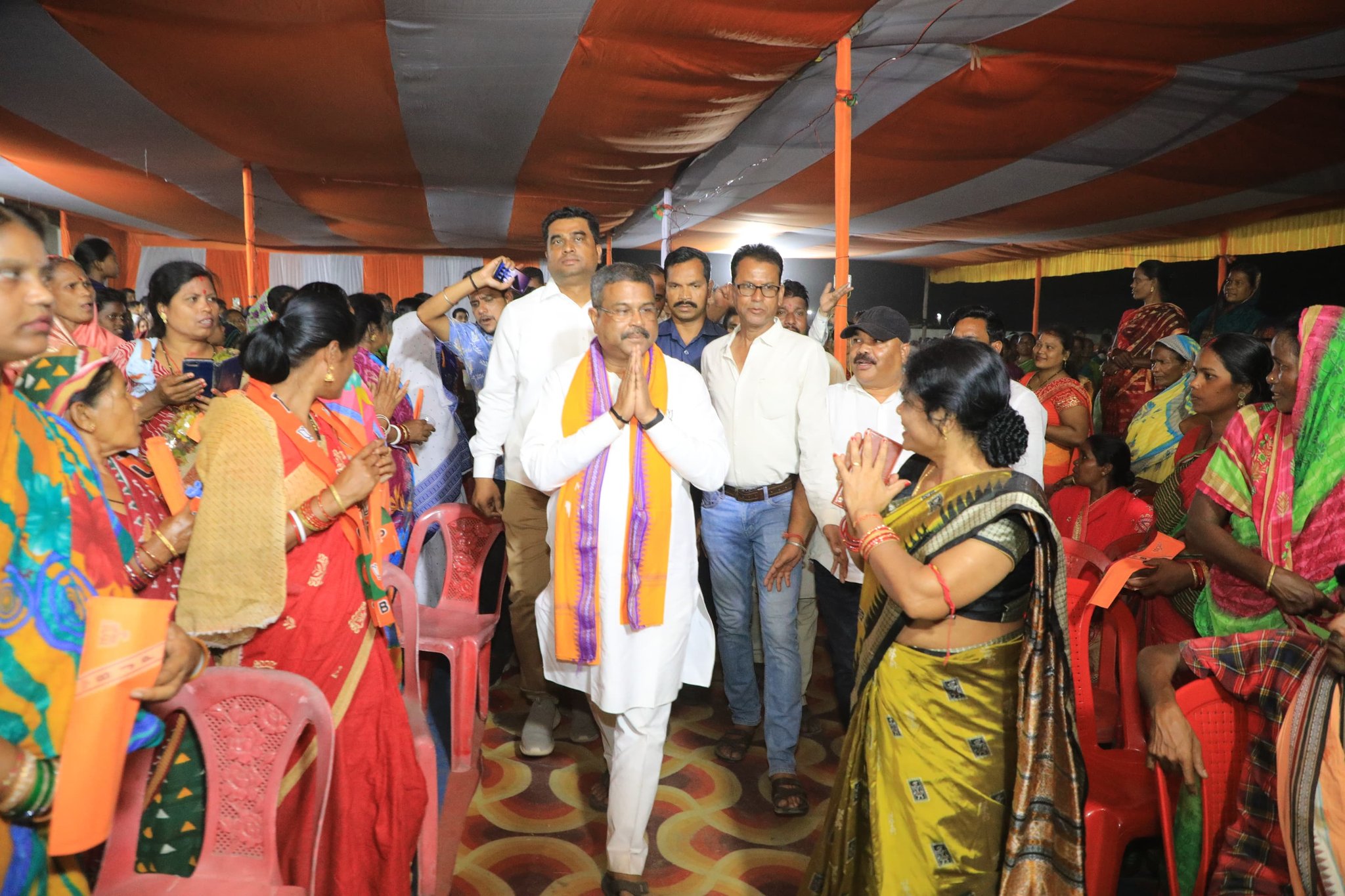 Dharmendra Targets BJD