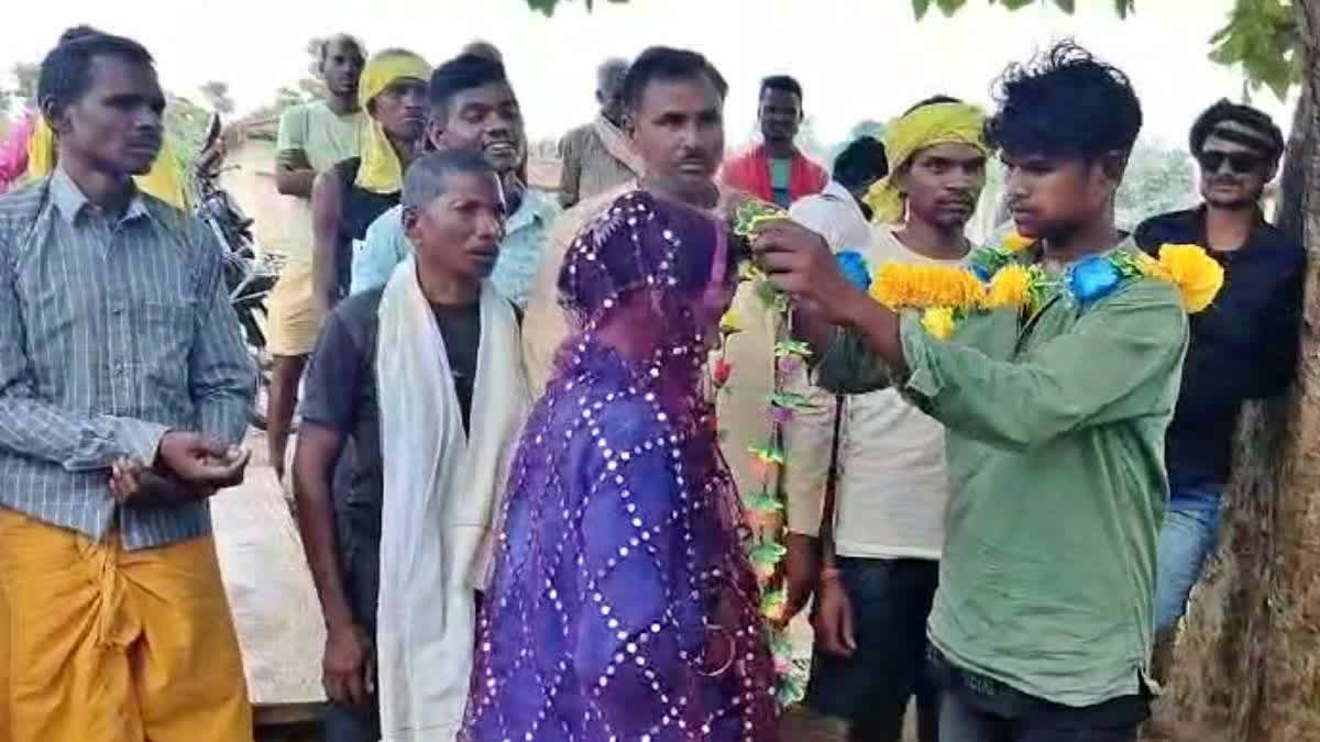 Happy Ending: Villagers Prevent Distressed Couple from Attempting Suicide;  Help Them Marry