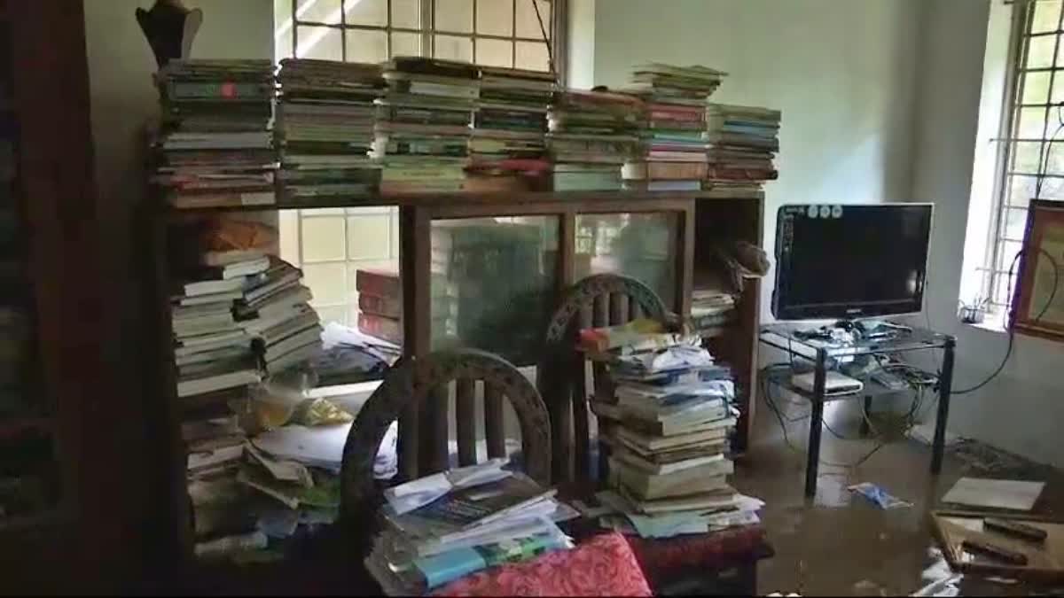 എം ലീലാവതിയുടെ വീട്ടിൽ വെള്ളം കയറി  HEAVY RAIN IN ERNAKULAM  FLOOD IN WRITER M LEELAVATHY HOUSE  കൊച്ചിയിൽ വെള്ളപ്പൊക്കം