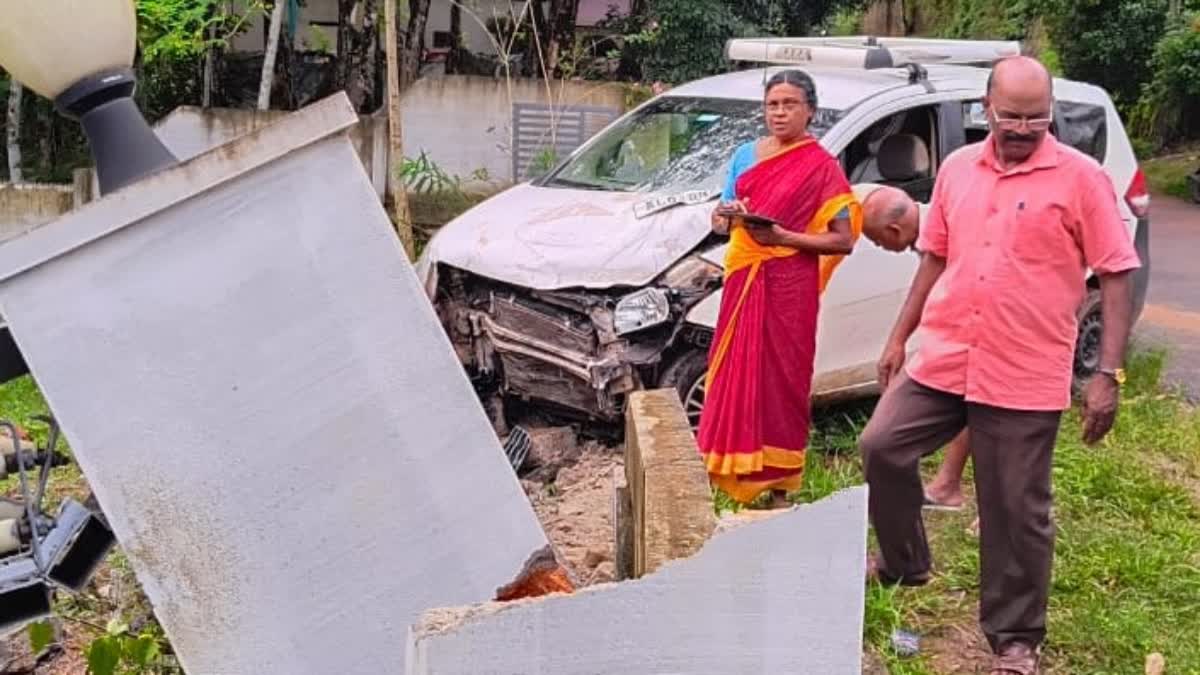 Car accident  kallara  break lost  കാറിടിച്ച് മതില്‍ തകര്‍ന്നു