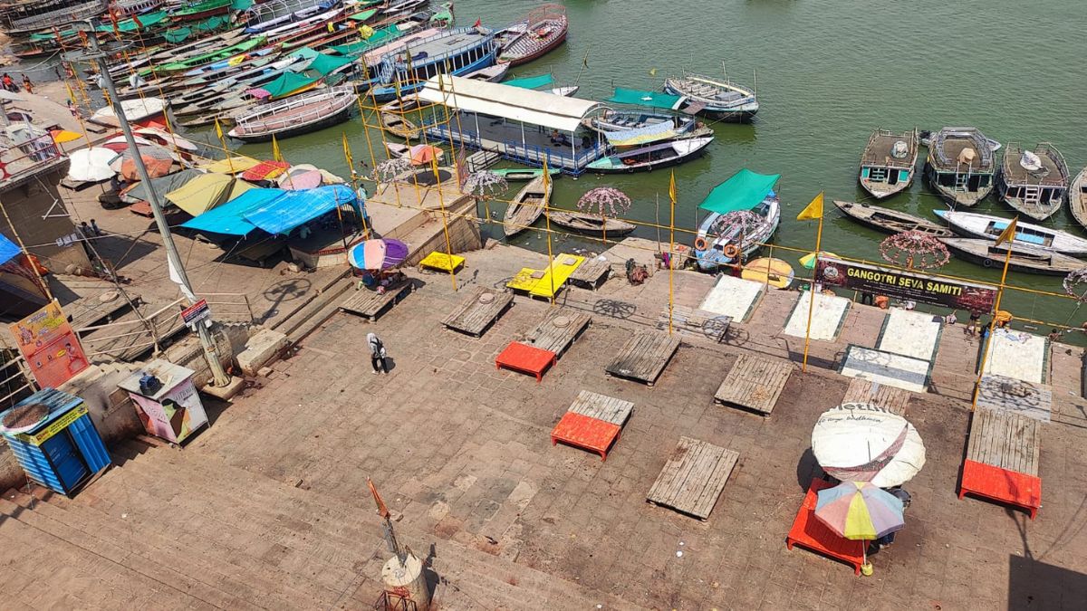 Silence spread on ghats of Banaras