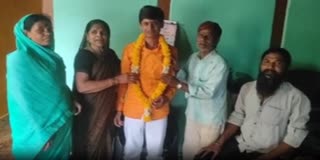 Maharashtra SSC Result Jalna boy named Ravindra Khedkar got 35 percent in 10th board exam