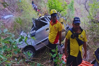 Car fell into ditch in Almora