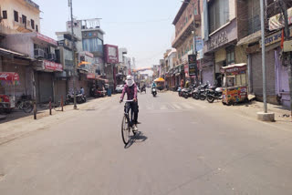 Roads deserted due to intense heat in Bharatpur