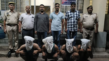 4 members of loot gang arrested