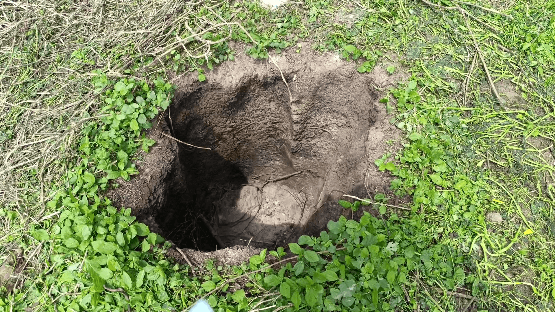 Five feet deep pit found after 'Meteorite' fell in Tirupattur