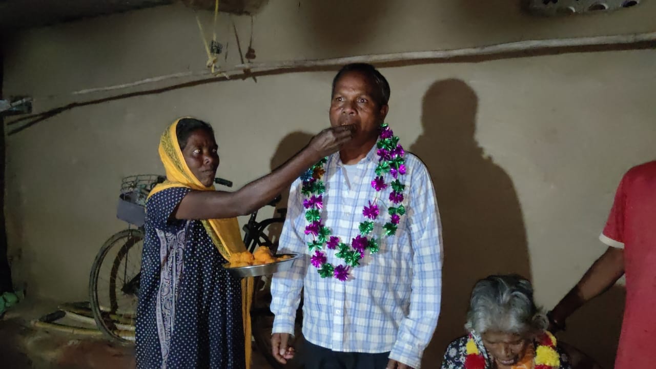 Ganga Oraon of Khunti passed the matriculation examination at the age of 56