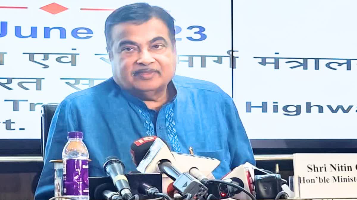 Nitin Gadkari On Road