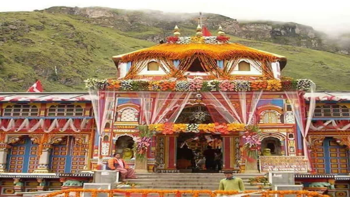 Badrinath dham | Amazing places in india, India travel places, Hindu temple