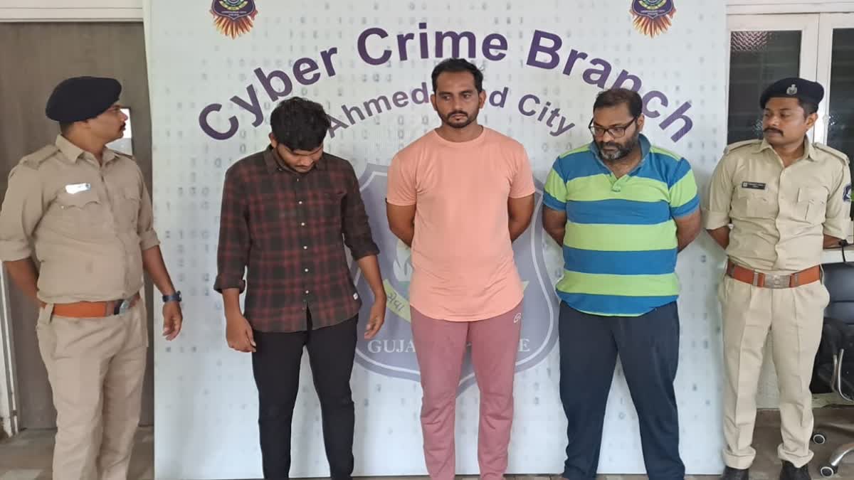 Ahmedabad Crime : અમેરિકા જવા માટેની પરીક્ષા પાસ કરાવાના નામે વિદ્યાર્થીઓ સાથે ઠગાઈ આચરનાર 3 શખ્સો ઝડપાયાં