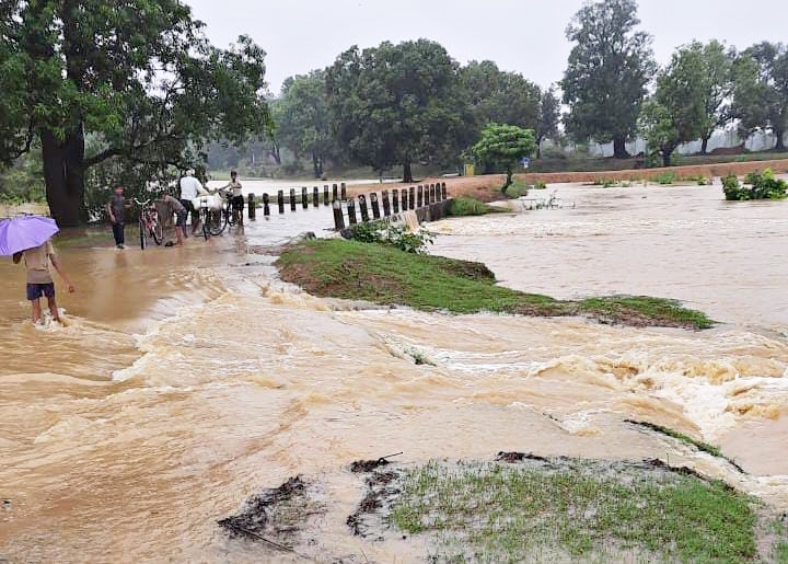 Bridge washed away heavy rains in Balaghat