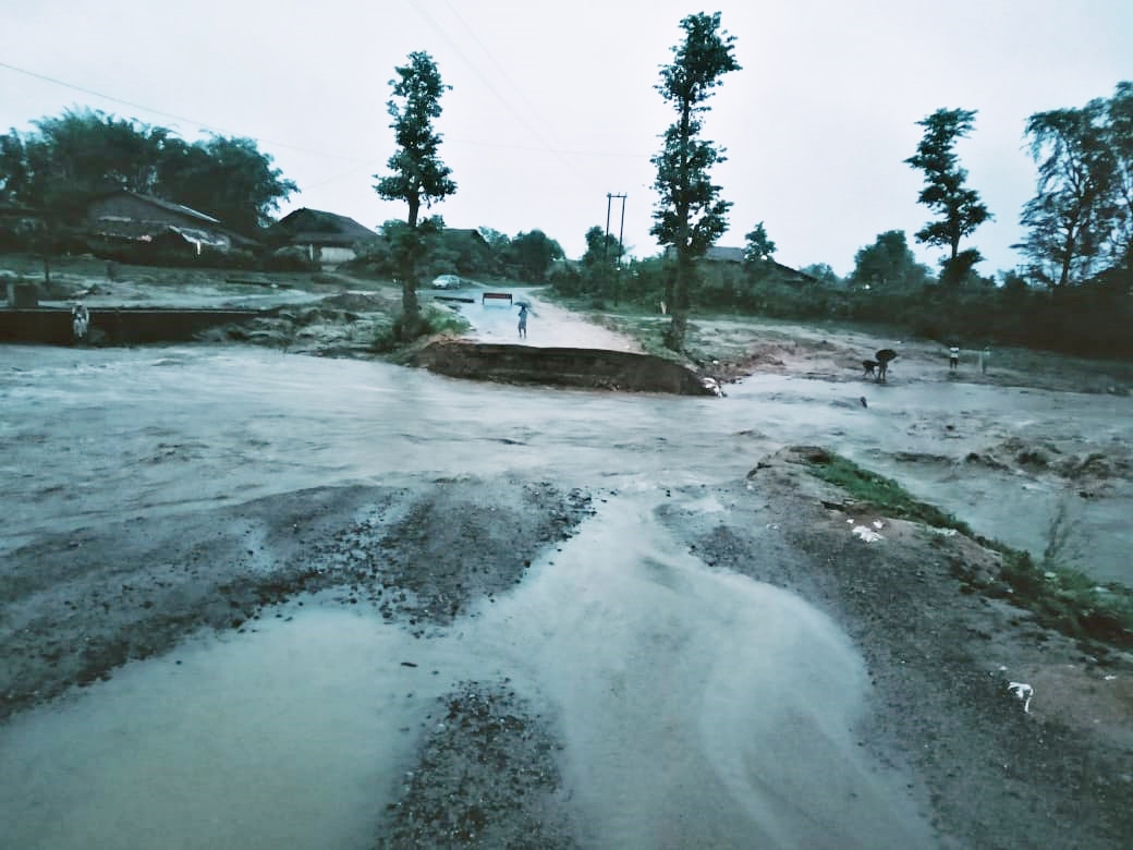 Bridge washed away heavy rains in Balaghat