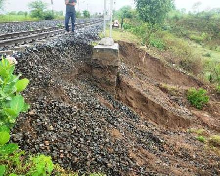Soil erosion of railway track in Narsinghpur