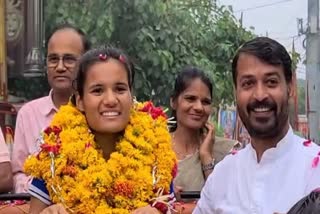 Aditi Maheshwari returned to Mandsaur