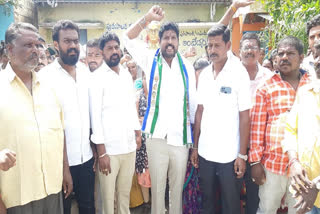 ఎమ్మెల్యేకు వ్యతిరేకంగా వార్డు కౌన్సిలర్ నిరసన