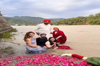Navjot Singh Sidhu shared pictures