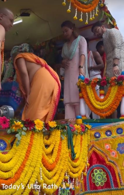 Bonny Koushani Enjoys The Rathyatra