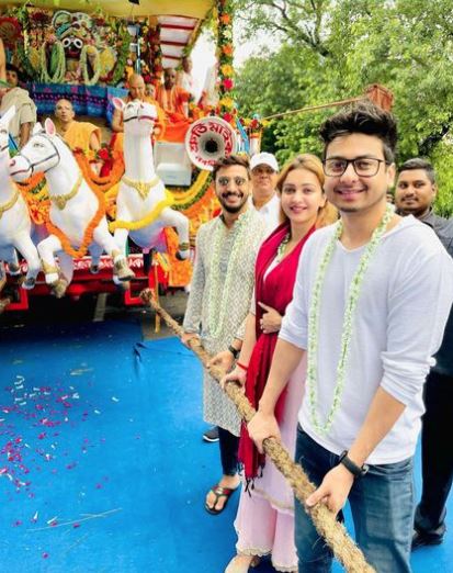 Bonny Koushani Enjoys The Rathyatra