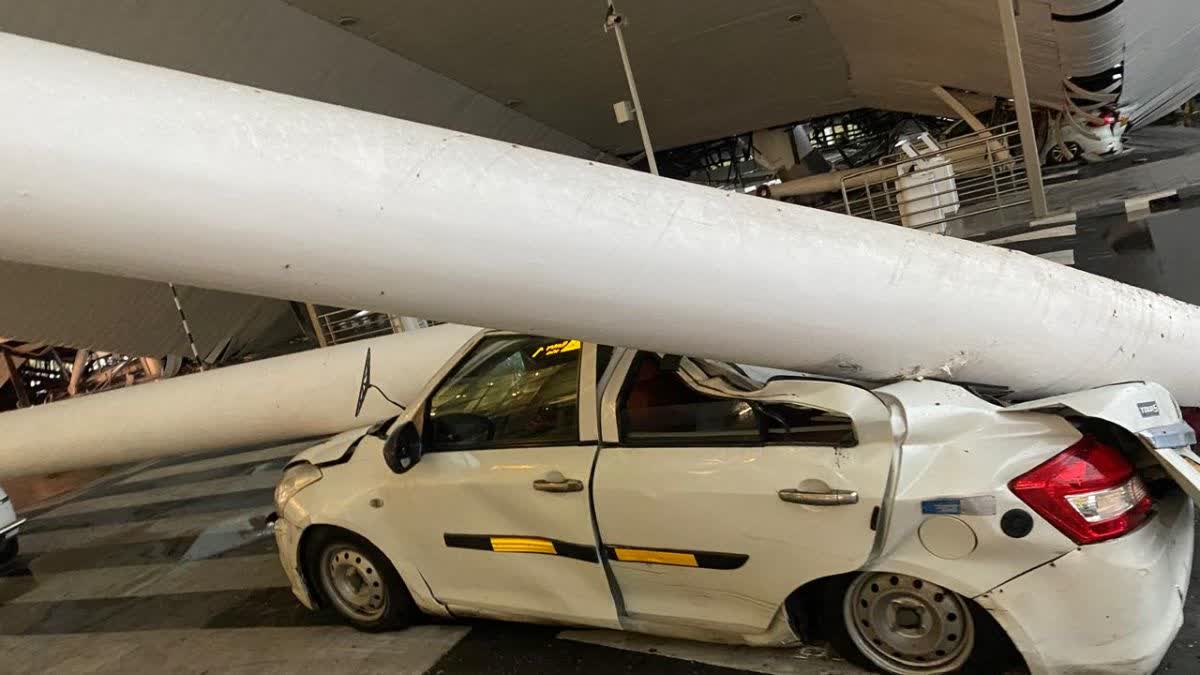 دہلی ایئرپورٹ کے ٹرمینل 1 کی چھت کا ایک حصہ گر گیا