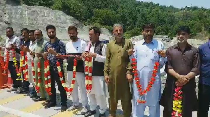 The first batch of Amarnath pilgrims entered the Kashmir valley