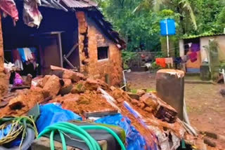 RAIN IN PATHANAMTHITTA  HOUSE COLLAPSED IN PATHANAMTHITTA  പത്തനംതിട്ട മഴക്കെടുതി  പത്തനംതിട്ട മഴ