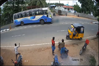 அரசு பேருந்து மோதிய சிசிடிவி புகைப்படம்