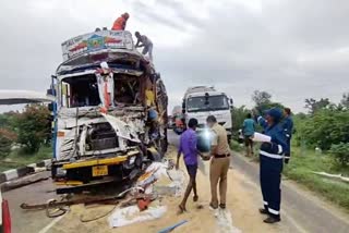 Two trucks collided while overtaking in Medak