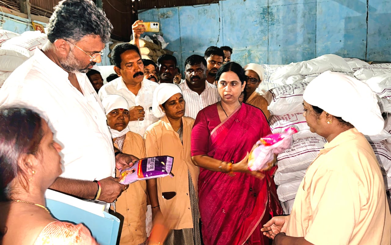 Harsh action against District Deputy Director if poor supplementary food is supplied: Lakshmi Hebbalkar warns