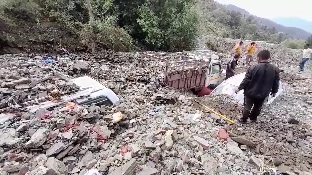Debris on Chamyana Shurala Road in Shimla