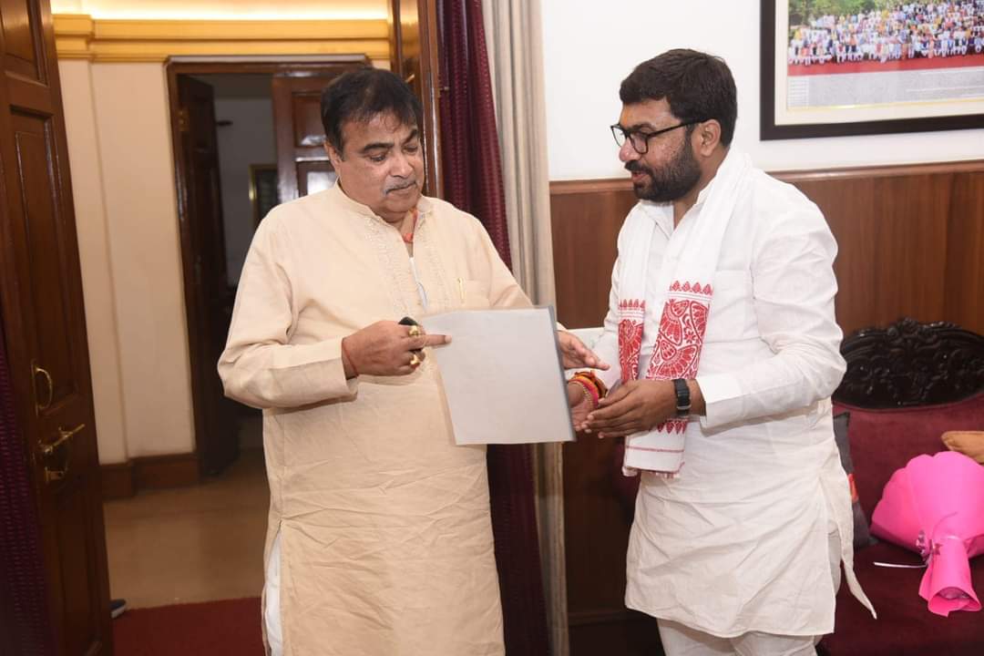 MP Vivek bunty meets gadkari