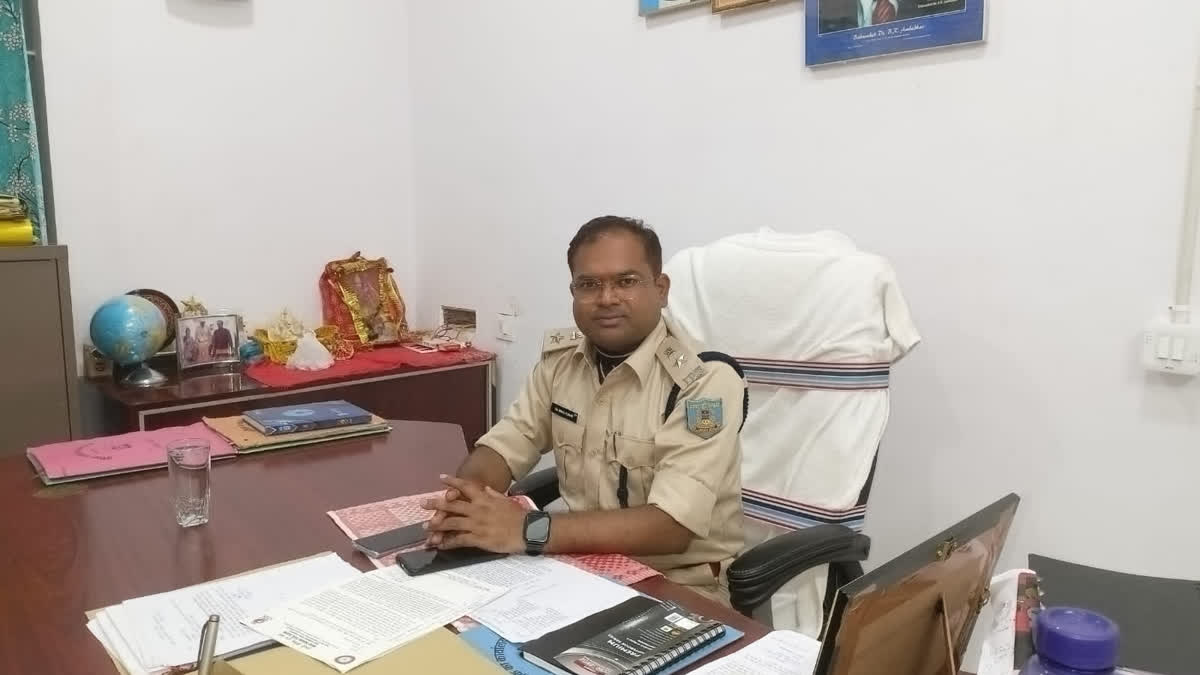 Seraikela SP inspected Adityapur and Gamharia police station on Thursday