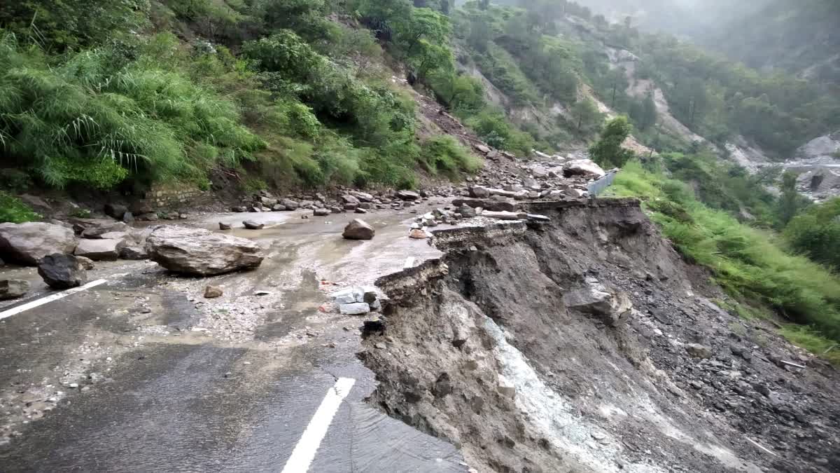 NH-5 closed due to Landslide In Shimla.