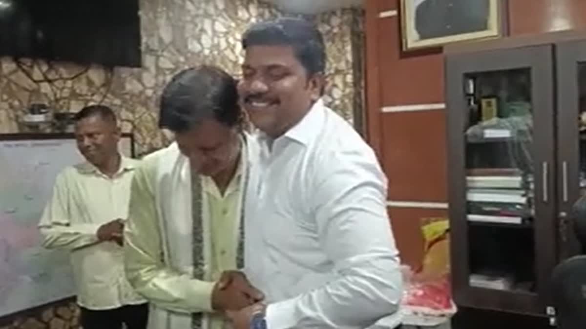 IAS officer A Dodde  touches feet of subordinate