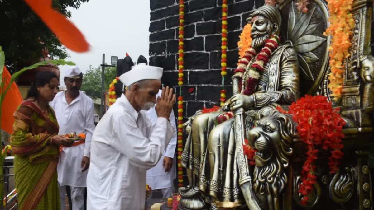 SHIV PRATISHTHAN FOUNDER SAMBHAJI BHIDE CONTROVERSIAL STATEMENT ABOUT MAHATMA GANDHI