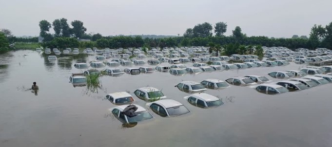 बाढ़ से करोड़ों का नुकसान (फाइल फोटो)