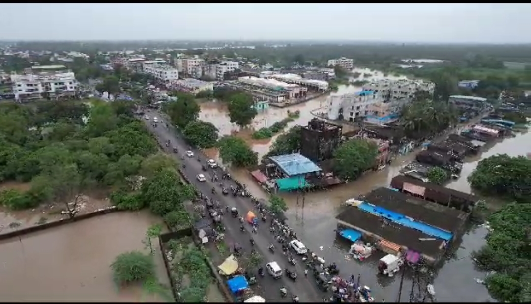 સમગ્ર નવસારી જળબંબાકાર