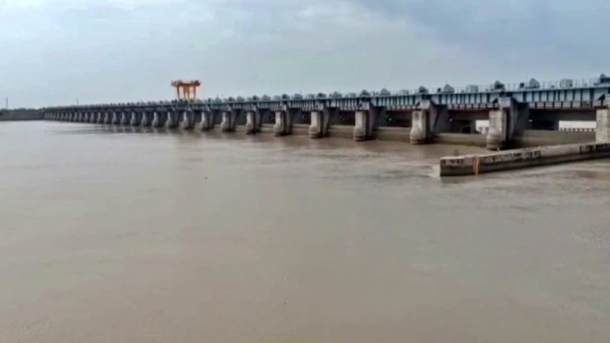 Heavy Flood Water Comes to Sunkesula Reservoir in Kurnool District