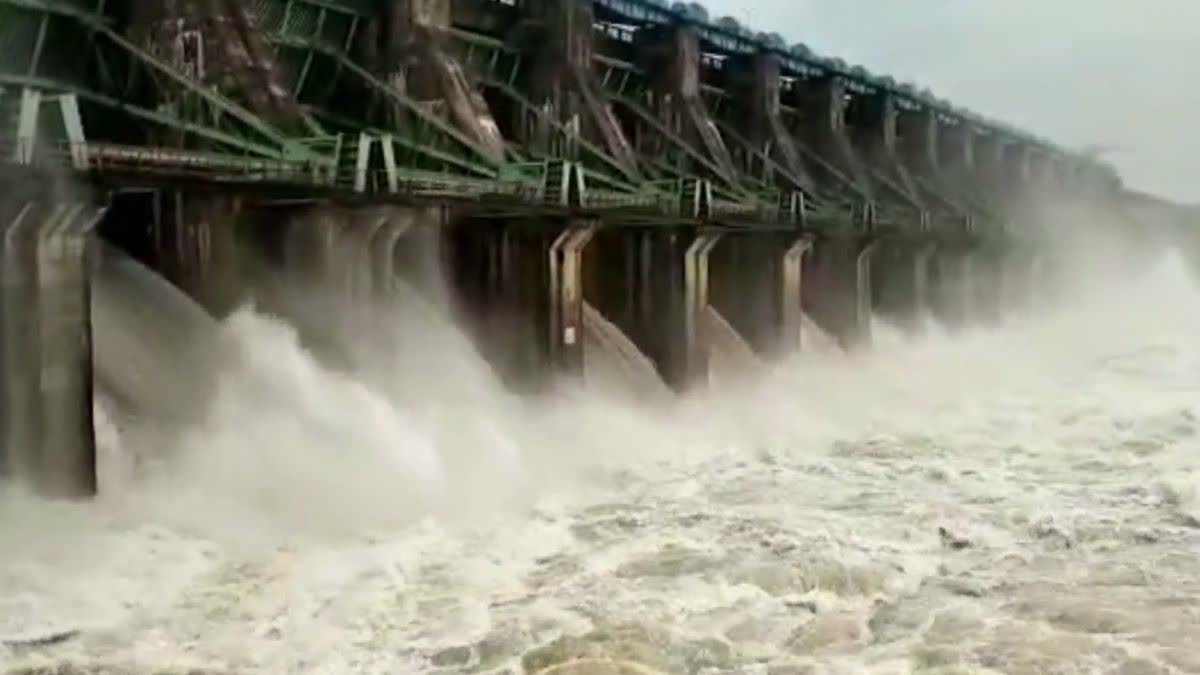 RAJGHAT DAM GATE OPEN