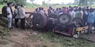 three_died_in_tractor_overturn