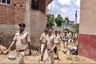 बेतिया में बुजुर्ग की हत्या के बाद पुलिस पहुंची