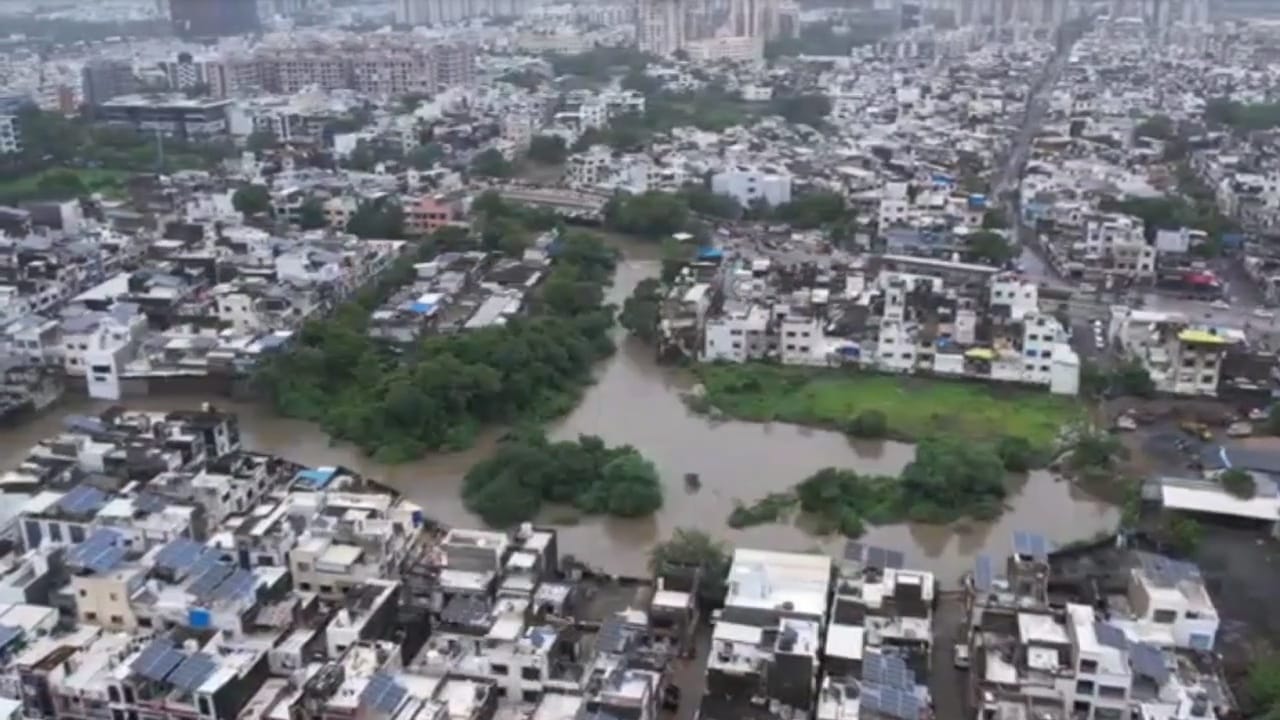 સુરતમાં વરસાદને પગલે કાપડ વેપાર અસરગ્રસ્ત