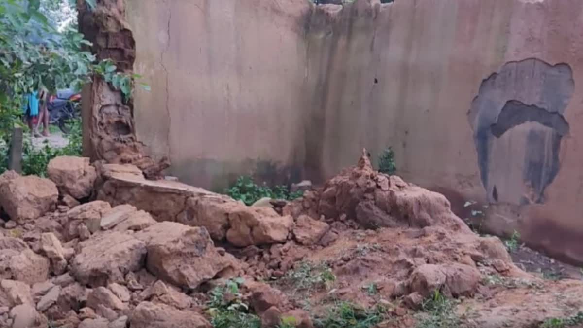 minor boy died as wall collapsed