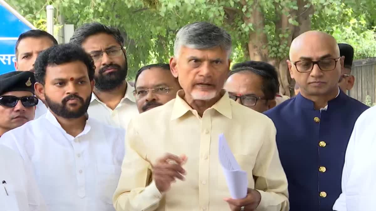 Chandrababu_met_CEC_in_Delhi