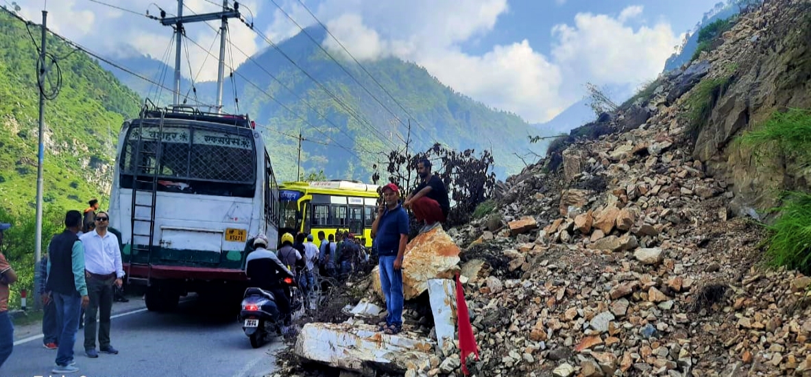 HRTC and Private Bus collision in Rampur