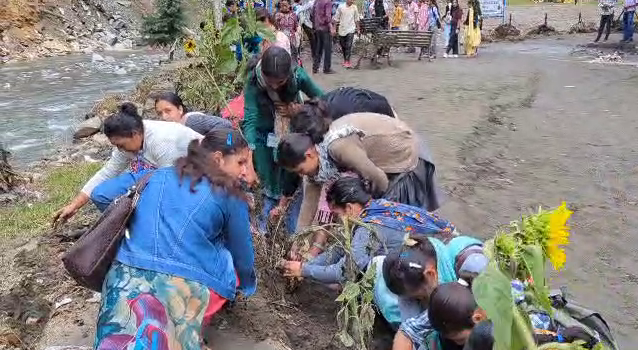 Seraj Students Cleaned College